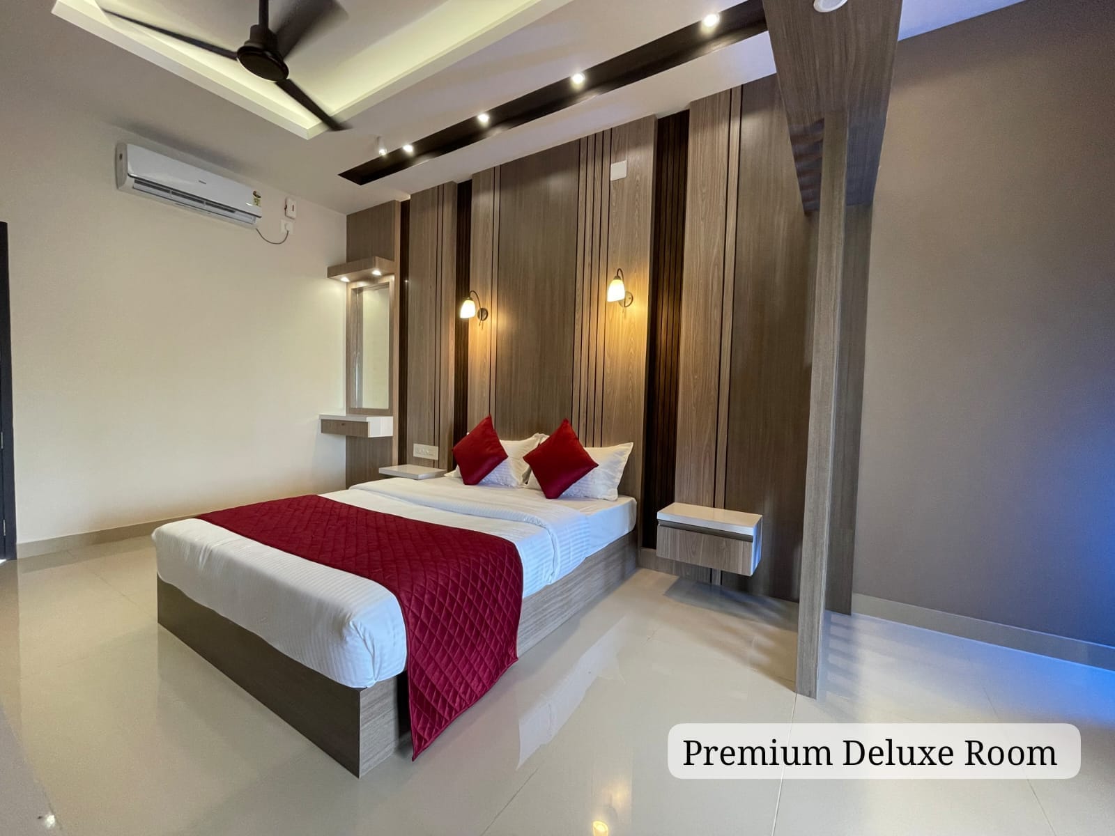Lake View Premium Deluxe - backwater view room near Cherai Beach